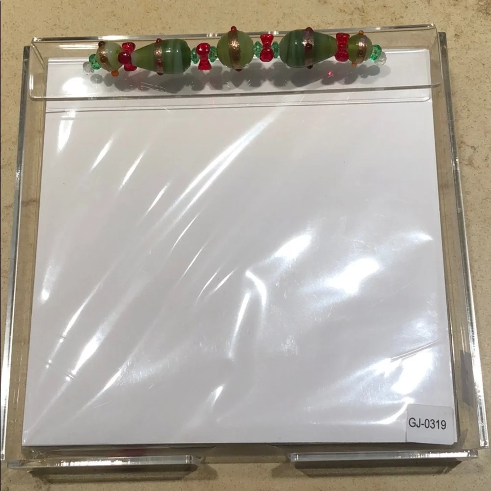 Square 6 x 6” pack of palate in an acrylic holder
